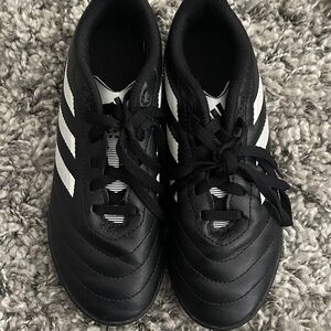 Adidas Kids Black and White Soccer Shoes sz 2